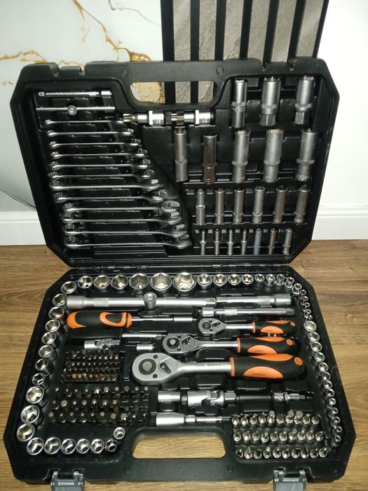 Набор Инструментов автомобильный 216предмет