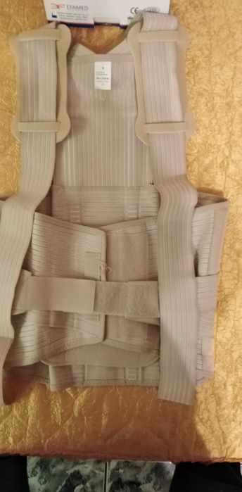 Колан за изправяне на гърба и поддръжка на кръста с метални шини