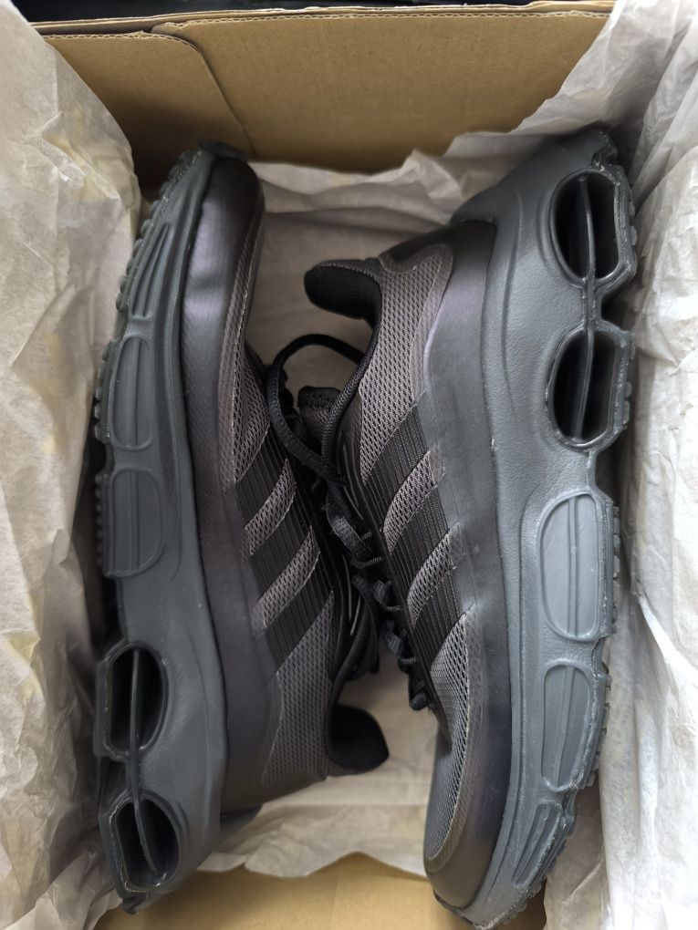 маратонки Adidas