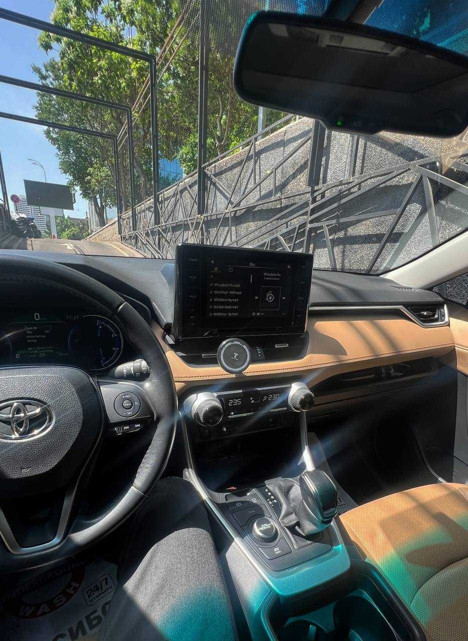Toyota RAV4 Hybrid Limited 2021, Японская сборка, Full Option