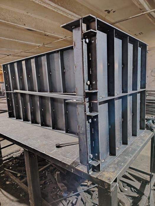 Matriță pentru elemente de beton de gard L sau T