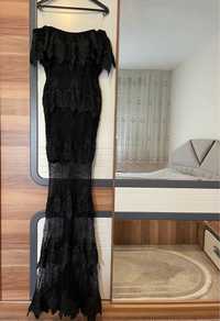 Дълга официална черна рокля с дантела