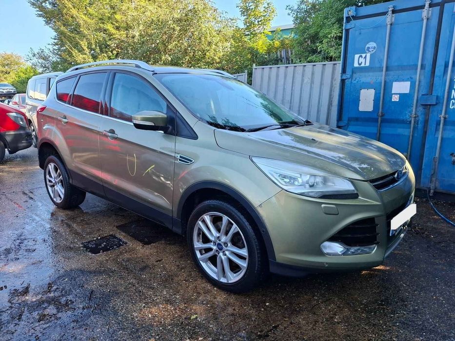 Bara fata cu spalatori de faruri Ford Kuga 2013 SUV Verde