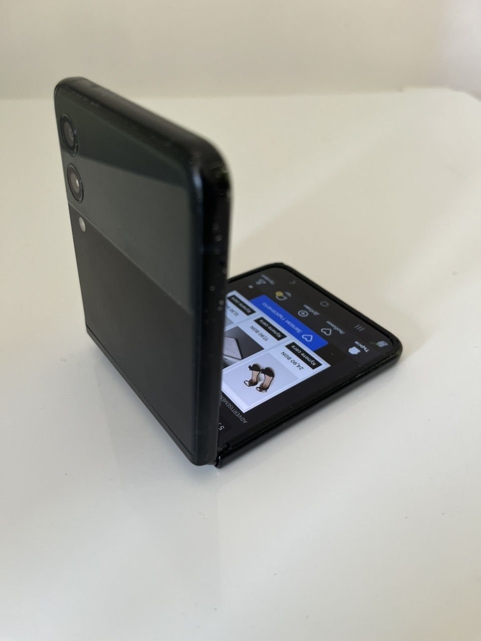 Samsung Galaxy Z Flip3 5G 128GB Phantom Black