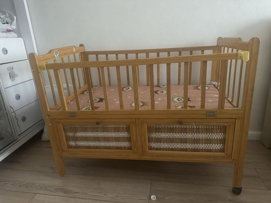 Детская кроватка