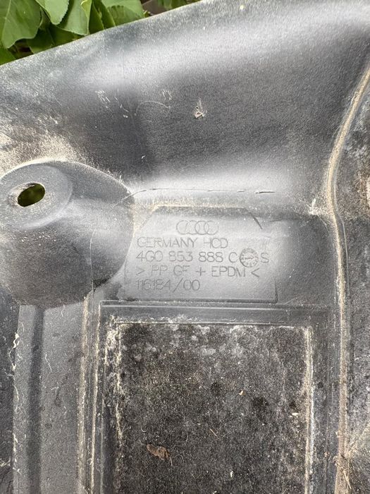 Подкалник пластичен поеден дясно Audi a6c7 4g