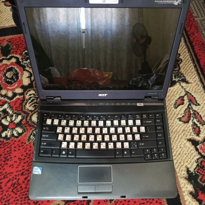 Ноутбук, компьютерные комплектующие, клавиатура и мишка