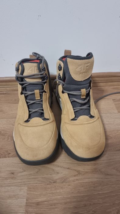 ghete de iarna 4F, marime 42, ca noi