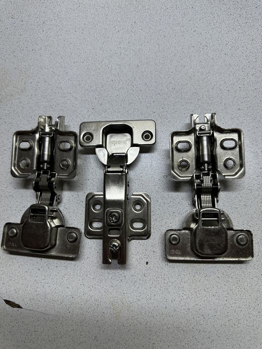 Петля с доводчиком