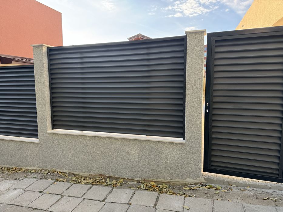 Монтаж на оградни пана