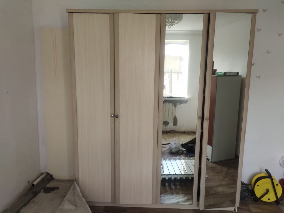 Продам срочно шкаф