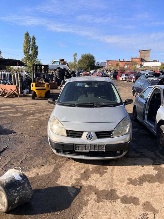 Рено Меган Сценик 1.9 дизел 2003 година на части