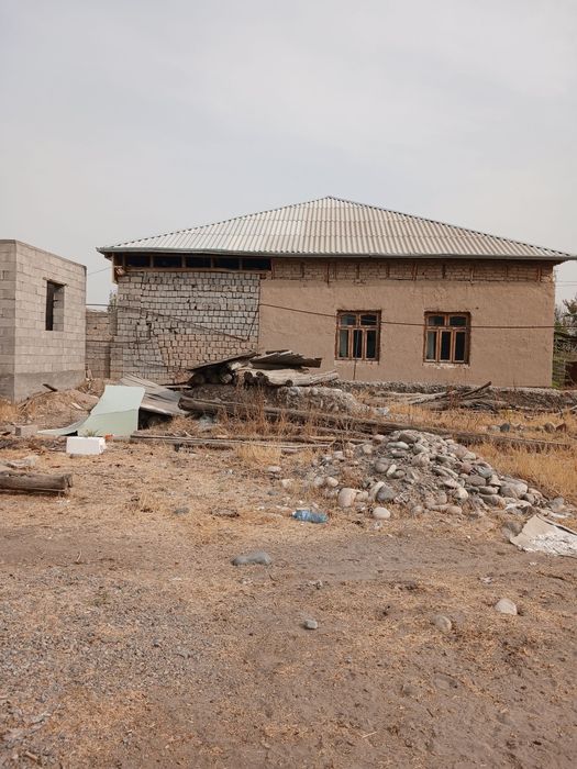 4 хона уй солинган пена блокдан томи ёпилмаган 3 соток