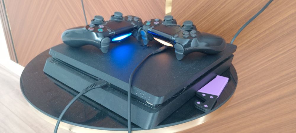 Playstation 4 slim сатылады
