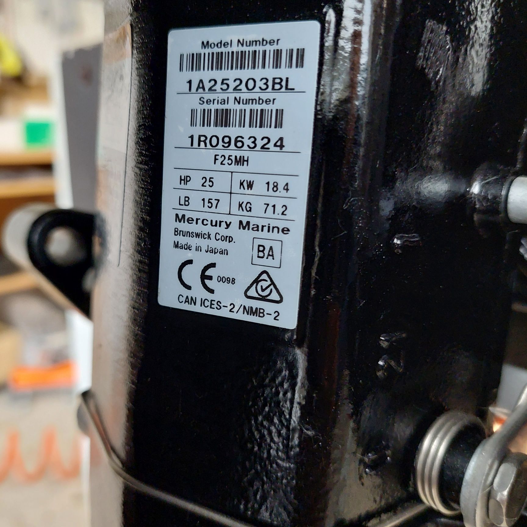 Двигател за лодка Mercury F25MH EFI къс ботуш със зарядно 12V