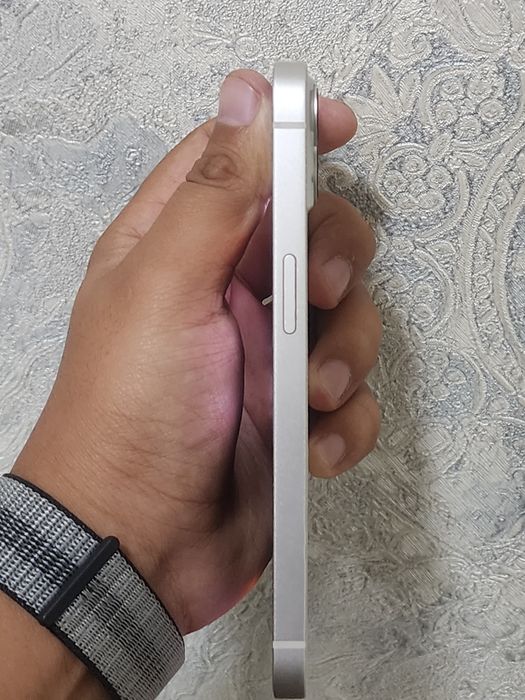 Iphone 13.  128gb ideal