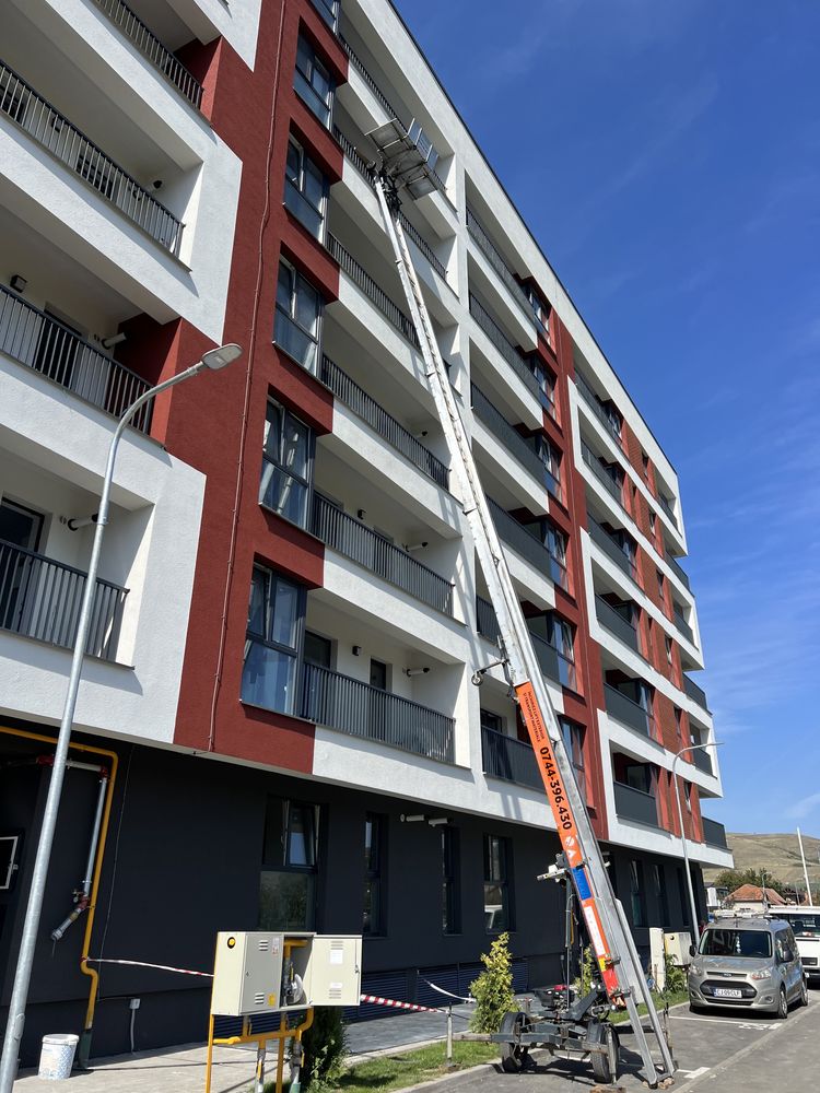 Inchiriez Lift Exterior pentru ridicare materiale si transport marfa