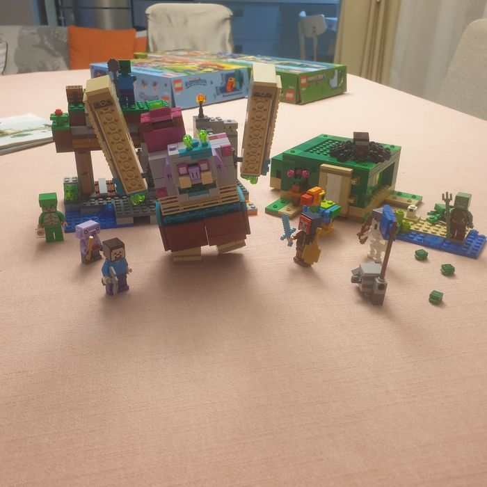 3 seturi complete Minecraft , condiție excelentă