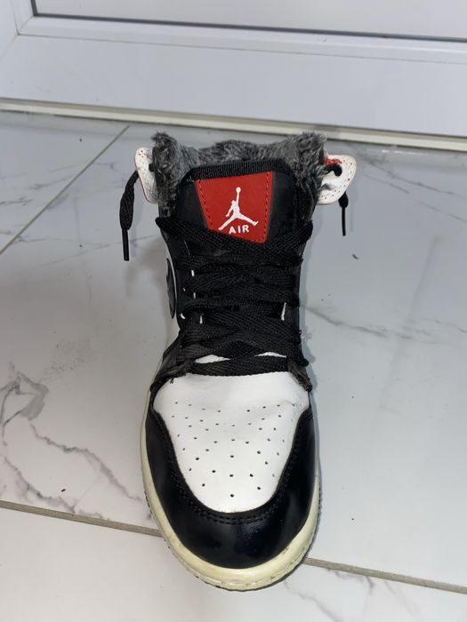 Air Jordan 1 Retro High OG Black Toe îmblăniti pt Iarna