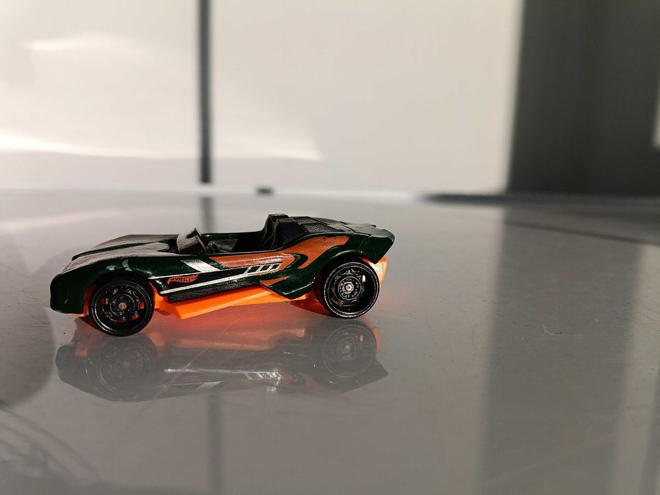Matchbox , Hot Wheels , Maisto и други .