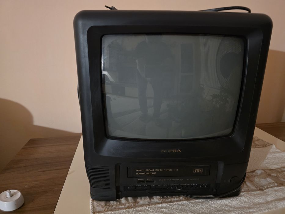 Продавам 2 броя телевизори за 70 лв двата