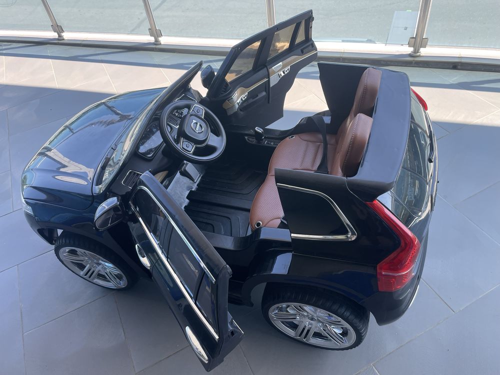 Акумулаторен джип Volvo XC90 с родителски контрол - детска кола