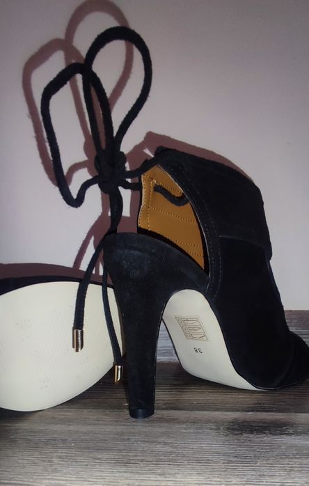 Елегантни дамски обувки Pierre Cardin