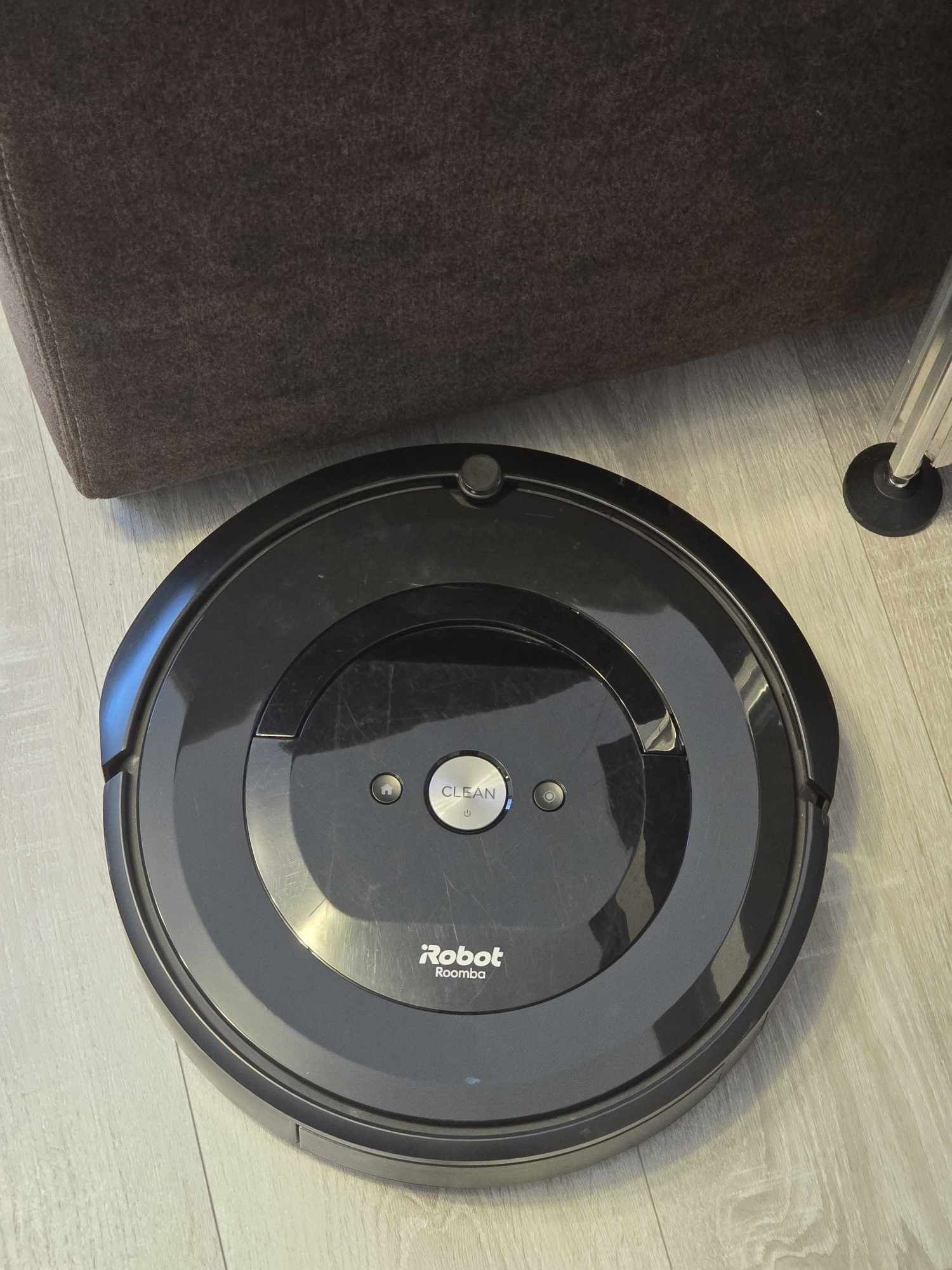 Продавам прахосмукачка iRobot