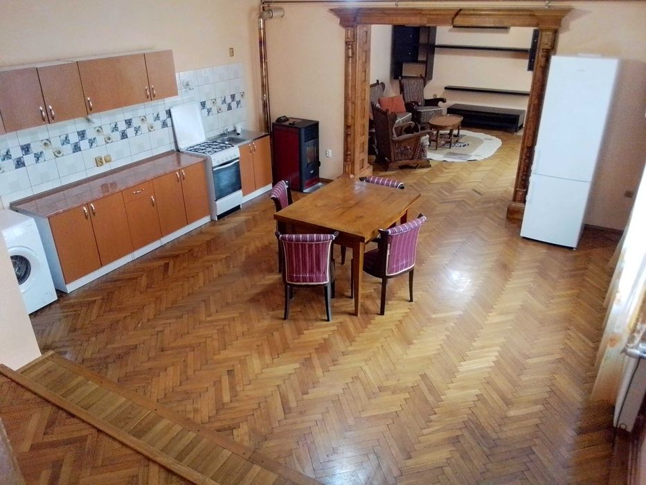 Apartament  pe doua niveluri: parter - etaj