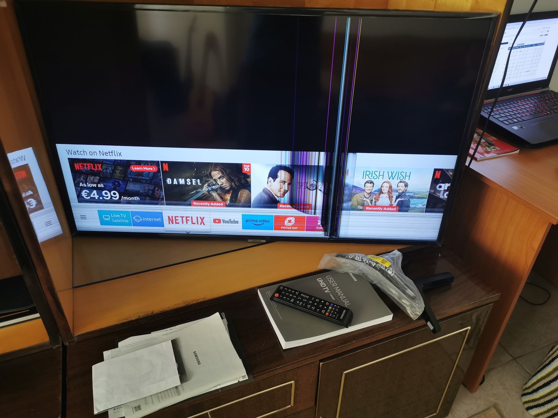 vând / schimb TV smart 4k Samsung 40NU7182 cu defect