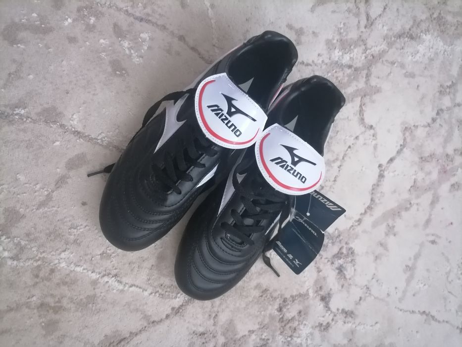 Продам новые бутсы для футбола