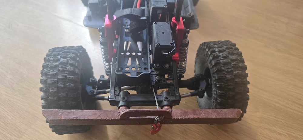 Axial SCX10II, cu batteri si încărcător inteligent