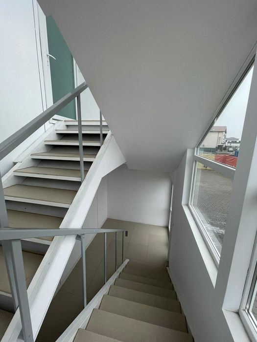 Proprietar SAD Dumbravita 184 mp,10 locuri parcare inclus,950 eur/luna