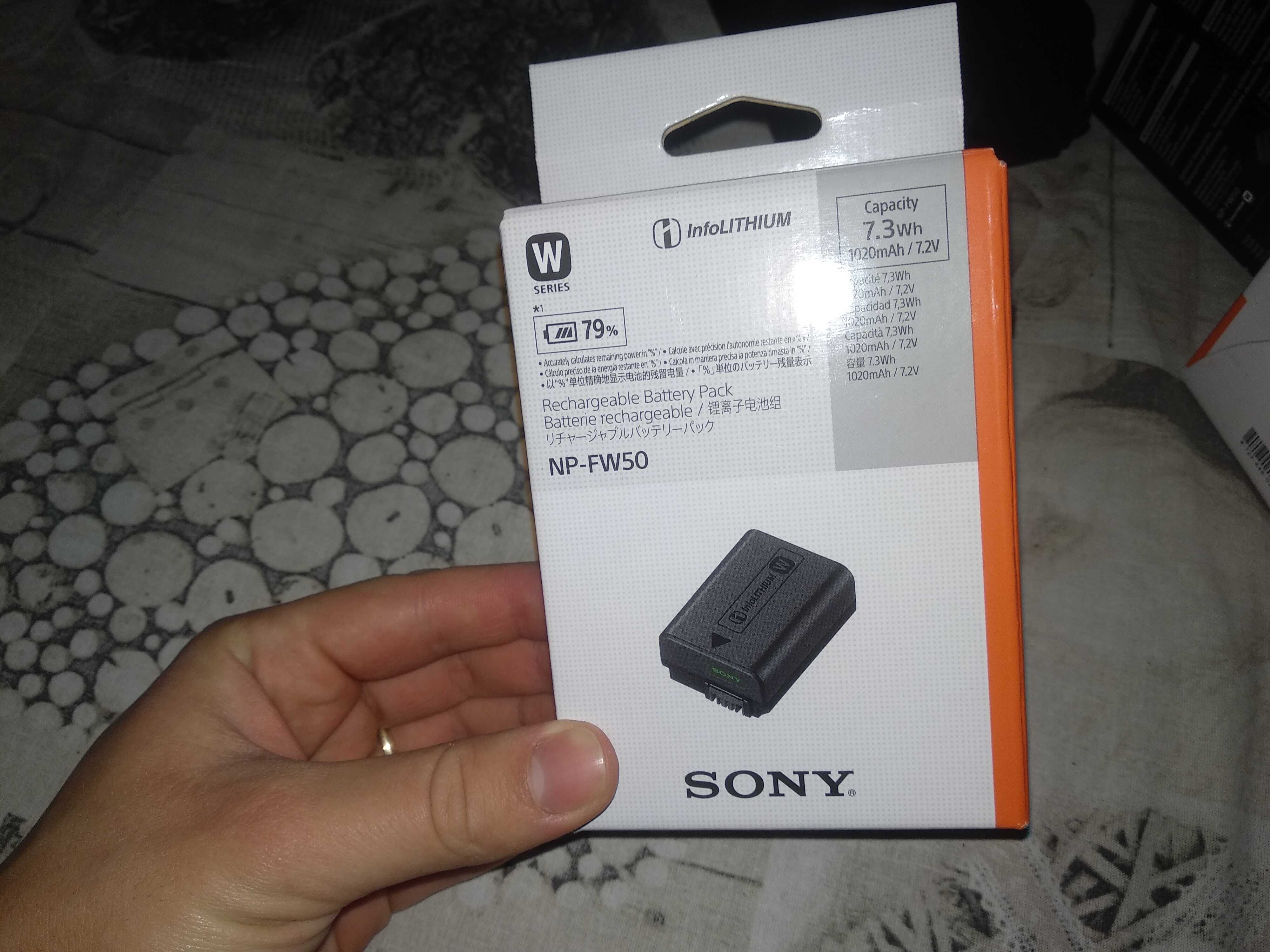 Vand pachet Sony A6400 24.2 MP noi + obiective noi in garantie