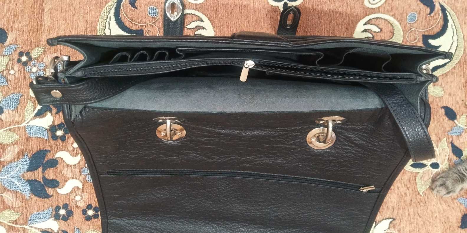 Мужской кожаный портфель, 37х30 см, черный, кожа, Турция, новый.