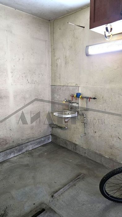 Продава се Гараж / Паркомясто в Велико Търново, Център - 18 кв.м за 1556 €/кв.м - Снимка #4