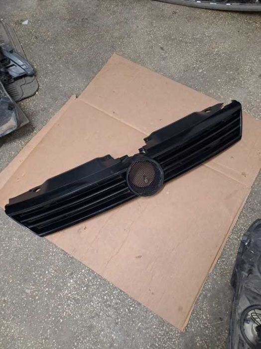 Grila radiator originala VW Jetta 4 an 2010-2014 cod 5C6853653