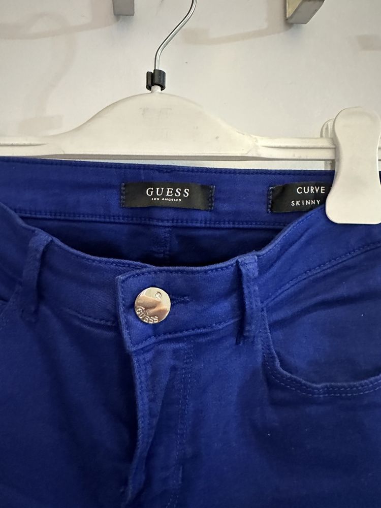 Pantaloni Guess albastrii