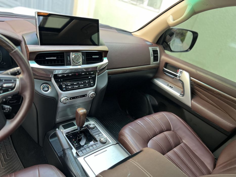 Toyota Land Cruser 200