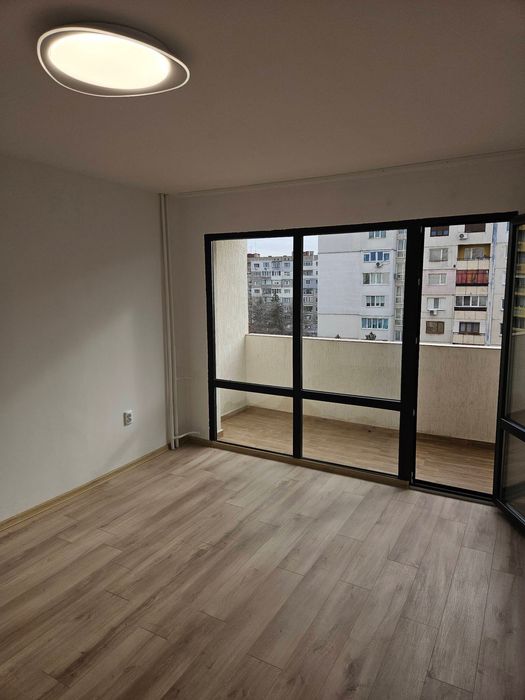 Просторен и светъл тристаен апартамент, разположен в кв. Надежда 1