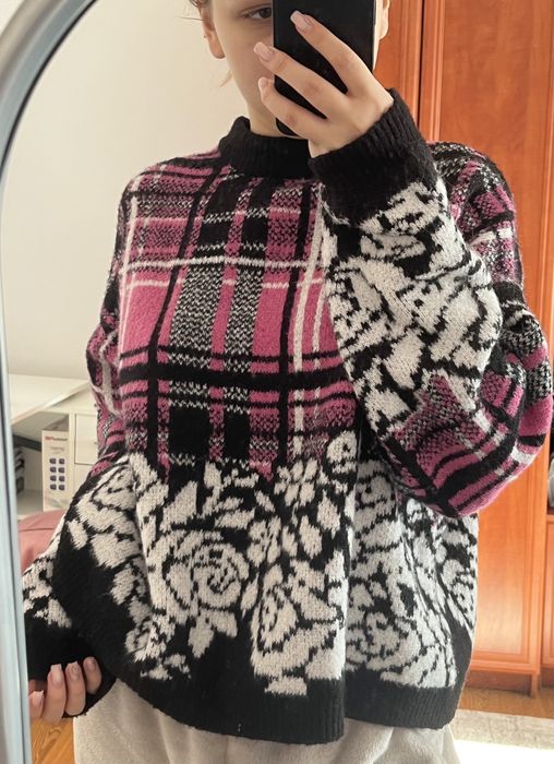 Pulover Bershka model floral