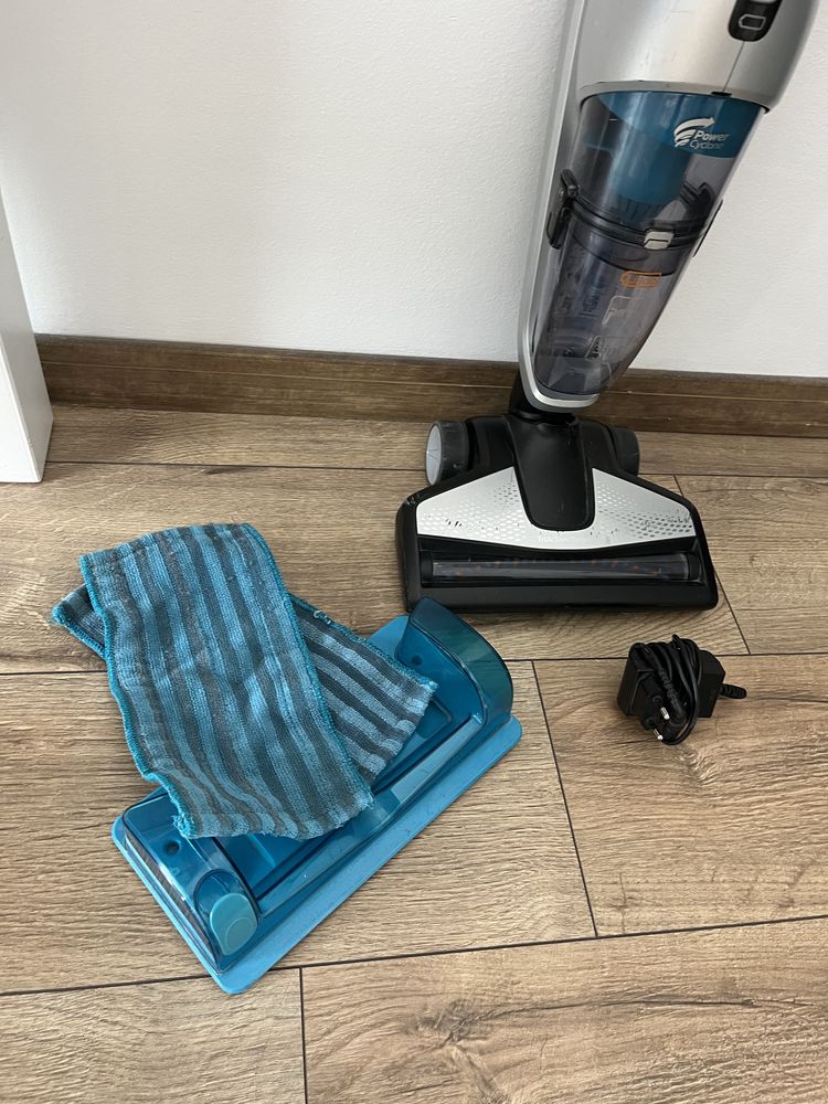 Безкабелна прахосмукачка Philips PowerPro Aqua