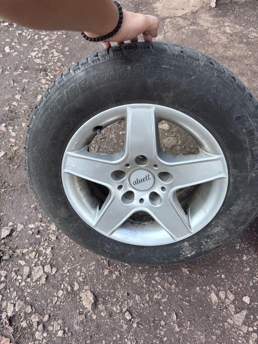 Vand jante cu tot cu cauciuc aproape noi iarna vara