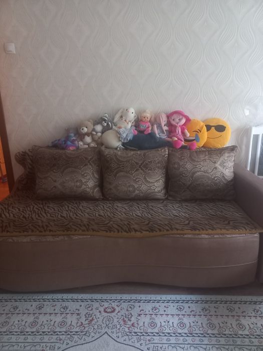Продаю диван в отличном состояний