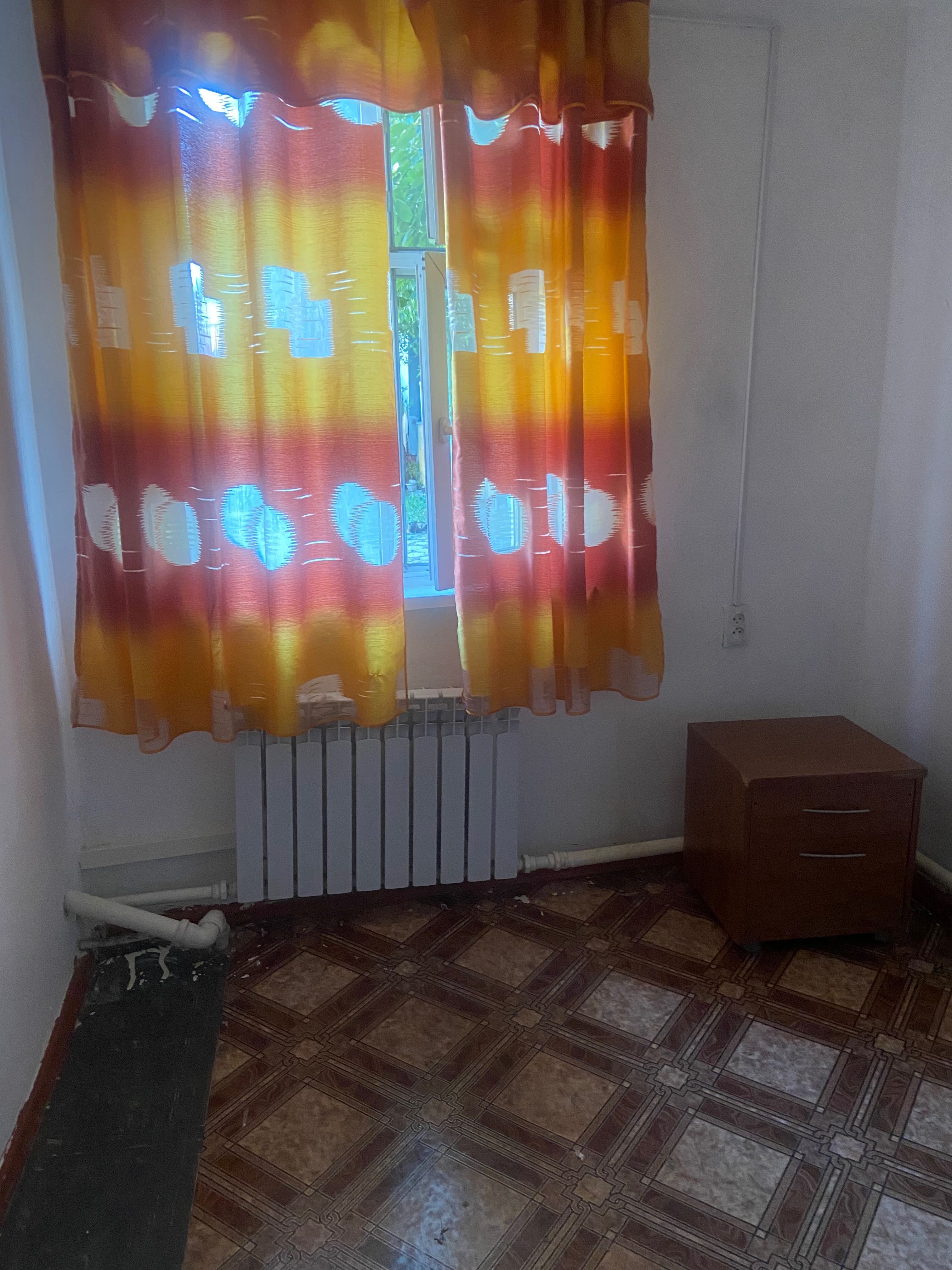 Сдам 2 комнаты, есть два варианта. В пристройке и отдельно 2 комн