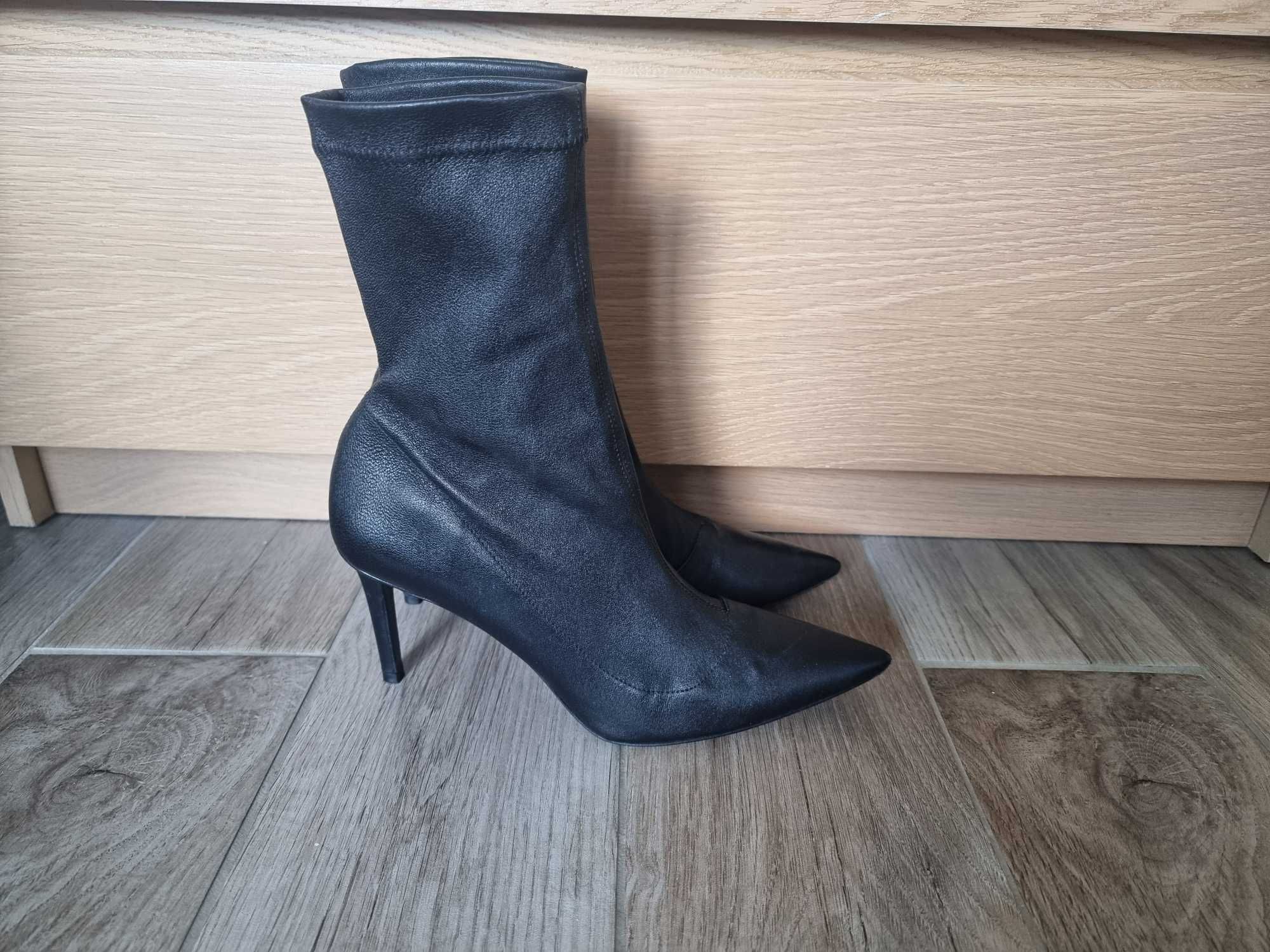 Patrizia Pepe кожени боти  pазмер 39