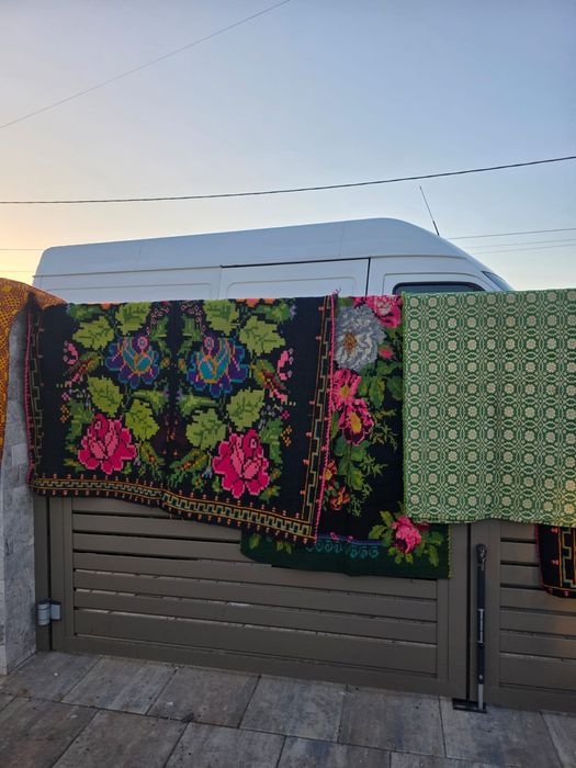 Vând macate țesute in război, din lână