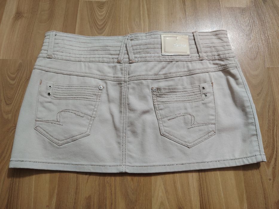 Vând fustițe scurte