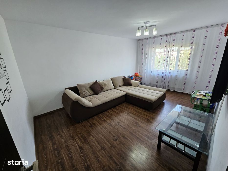 Vand ap cu 3 camere Piata Orizont