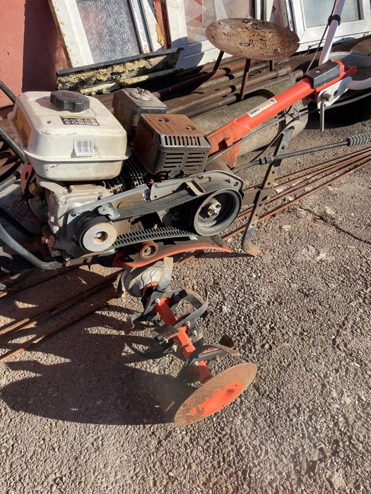 Motosapa Ruris si unealta imprastiat seminte